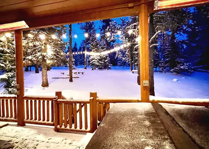 Three Level Cabin With Hot Tub